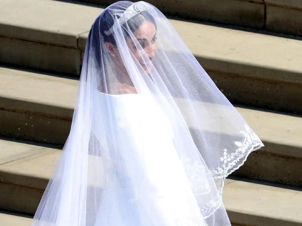 Penampilan Meghan Markle dengan Gaun Putih