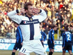 Alberto Gilardino mencetak 56 gol untuk Parma pada 2002-2005. Ketajaman Gilardino membuatnya direkrut AC Milan pada 2005. Foto: New Press/Getty Images