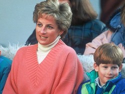 Elton John Ungkap Kado Terindah Putri Diana untuk Harry