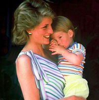 Pangeran Harry kecil dan Putri Diana/