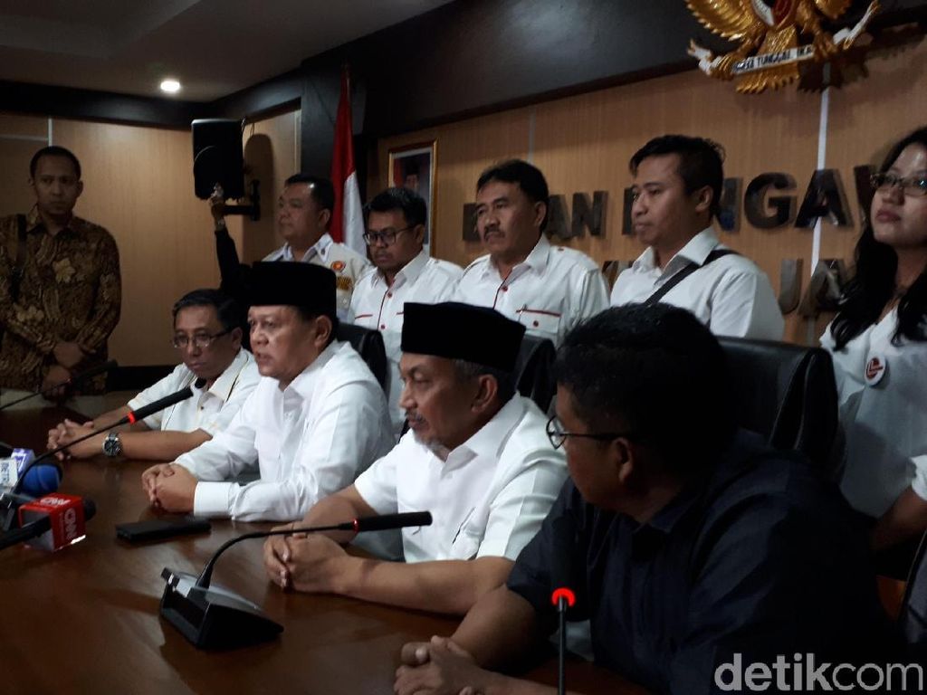 3 Jam Dicecar Soal Kaos #2019GantiPresiden, Ini Penjelasan Sudrajat 3 Jam Dicecar Soal Kaos #2019GantiPresiden, Ini Penjelasan Sudrajat