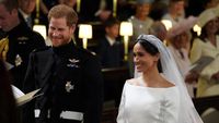 Senyum Bahagia Meghan Markle dan Pangeran Harry Usai Resmi Menikah