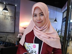 Cinta Indonesia, Hijabers Ini Ajarkan Orang Asing Kebudayaan Lokal