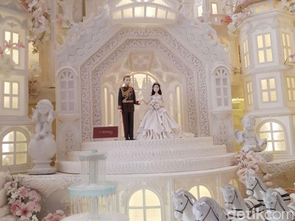 Megah Bak Istana, Ini 10 Detail Dummy Kue Pengantin Pangeran Harry Buatan Cakery Indonesia