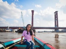 Naik Kapal di Sungai Musi Saat Puasa Lebih Seru