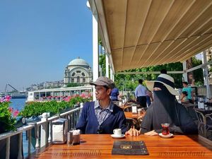 Keren! Gaya Muzammil, Qari Muda Asal Aceh Saat Ngopi hingga Makan Pasta