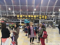 Warga Ramai-ramai Naik Kereta ke Windsor untuk Royal Wedding