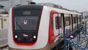 Saat Kereta LRT Jakarta Diuji Sebelum Beroperasi
