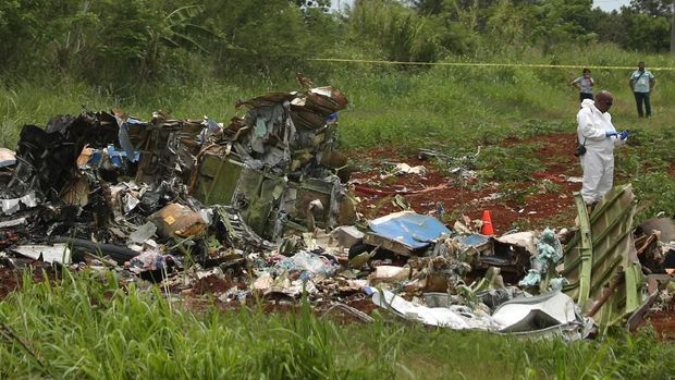 Puing-puing pesawat Boeing 737 yang jatuh sesaat setelah lepas landas dari Bandara Havana, Kuba.
