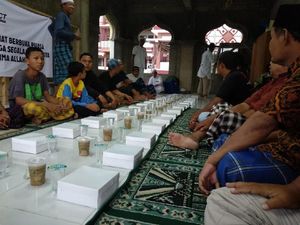 Warga Miskin Pademangan Dapat Buka Gratis dari Pemprov DKI dan ACT Warga Miskin Pademangan Dapat Buka Gratis dari Pemprov DKI dan ACT