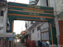 Masjid Tajuk Agung Peninggalan Saudara Ipar Sunan Gunungjati