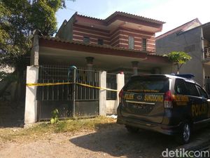 Densus Amankan Anak Panah dan Mesiu di Rumah Teroris Sidoarjo