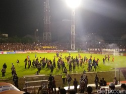 PSM Kalahkan Borneo FC, Polisi Masuk ke Lapangan