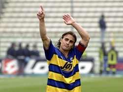 Fabio Cannavaro adalah andalan Parma di lini pertahanan pada 1995-2002. Cannavaro menggantikan Thuram sebagai kapten Parma sebelum akhirnya pindah ke Inter Milan. Foto: Grazia Neri/Getty Images