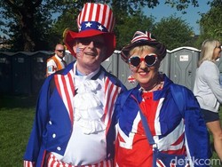 Sahabat Kompak Berbaju AS-Inggris di Royal Wedding Harry-Meghan