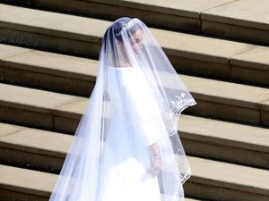 Akhirnya Terungkap, Desainer Perancang Gaun Pengantin Meghan Markle