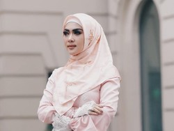 Syahrini Rambah Bisnis Hijab, Netizen Sebut Harganya Kemahalan