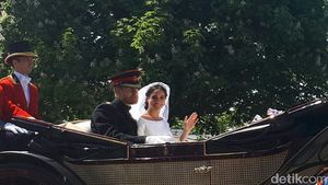 Detik-detik Pangeran Harry-Meghan Sapa Warga Usai Menikah