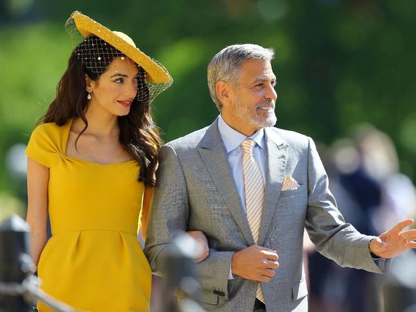 9 Bukti Kalau Amal Clooney Doyan Minum dan Makan Enak