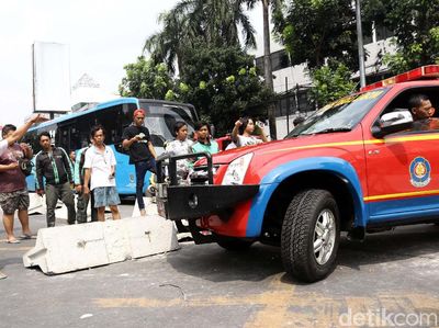 Ini Beton di Simpang Mampang yang Bikin Damkar Telat Datang