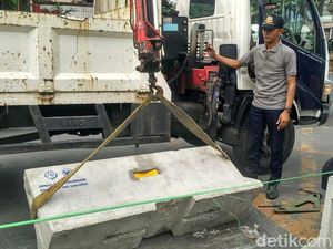 Momen Dibukanya Beton Rekayasa Lalin di Mampang