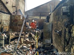 Warga: Damkar Telat Datang ke Kebakaran Kemang karena Rekayasa Lalin Warga: Damkar Telat Datang ke Kebakaran Kemang karena Rekayasa Lalin