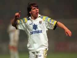 Gianfranco Zola memperkuat Parma selama tiga musim sebelum direkrut Chelsea pada 1996. Zola mencetak 49 gol di Serie A untuk Parma. Foto: Allsport