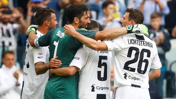 Gianluigi Buffon menjalani pertandingan terakhir bersama Juventus saat melawan Verona.