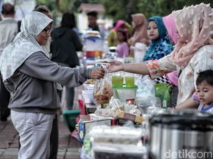 Menanti Magrib Sambil Berburu Menu Takjil di Danau Sunter Menanti Magrib Sambil Berburu Menu Takjil di Danau Sunter