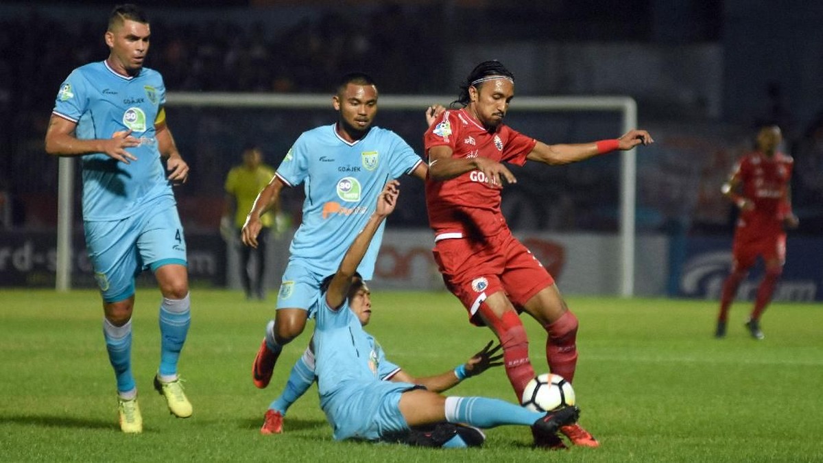 Persija Jakarta ketika kalah 0-2 di markas Persela Lamongan (Foto: M Risyal Hidayat/Antara Foto)