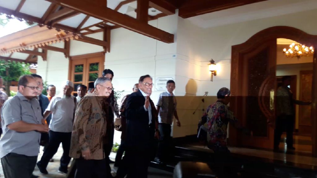 Foto: Momen Kedatangan Anwar Ibrahim di Kediaman BJ Habibie