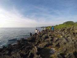Cliff Jumping yang Bikin Deg-degan di Bawean