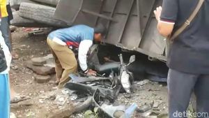 Foto: Kecelakaan Maut di Brebes yang Tewaskan 11 Orang