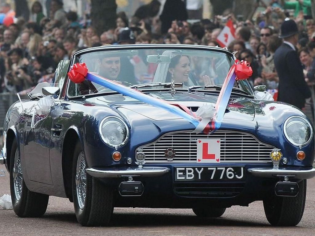 Bukan Bensin, Mobil Aston Martin Raja Charles III Pakai Keju dan Anggur