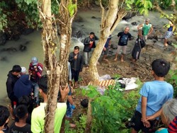 Jasad Pria Sukabumi Menggantung di Pohon