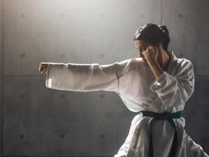 6 Manfaat Latihan Bela Diri, yang Jelas Bukan untuk Berkelahi 6 Manfaat Latihan Bela Diri, yang Jelas Bukan untuk Berkelahi
