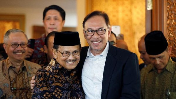 Potret Kemesraan BJ Habibie dan Anwar Ibrahim
