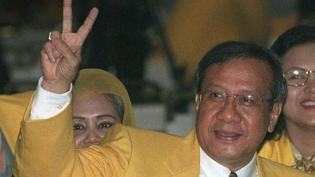 Akbar Tandjung adalah salah satu dari 14 menteri yang menolak masuk Kabinet Reformasi.