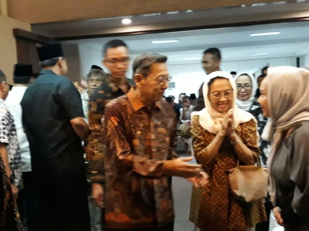 Boediono hingga Ical Melayat Menantu Hatta Rajasa Boediono hingga Ical Melayat Menantu Hatta Rajasa