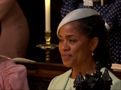 Ini Tentang Tangis Haru Seorang Ibu Saat Putrinya Menikah