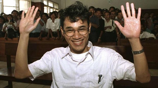 Budiman Sudjatmiko mengatakan PRD sudah menggunaan internet untuk berkonsolidasi sejak 1994.