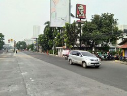 Kondisi Lalin di Mampang Prapatan Usai Beton Separator Dibongkar