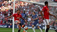 Tapi di laga kontra Chelsea, Sanchez cuma membuat total dua attempts sepanjang 90 menit. Catatan yang buruk untuk pemain bergaji wah sepertinya. (Lee Smith/REUTERS)