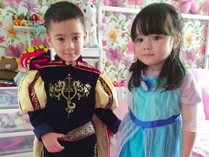 Aksi Lucu Rafathar dan Gempi Berdansa Pakai Busana Kerajaan