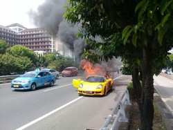 Polisi Selidiki Penyebab Mobil MR2 Spyder Terbakar di Tol Slipi