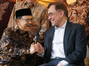 Potret Habibie Bersama Para Tokoh Dunia Potret Habibie Bersama Para Tokoh Dunia