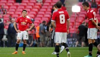 Apes bener nasib Sanchez. Pindah ke MU dengan harapan ingin meraih trofi tapi malah berujung nirgelar. (David Klein/Reuters)