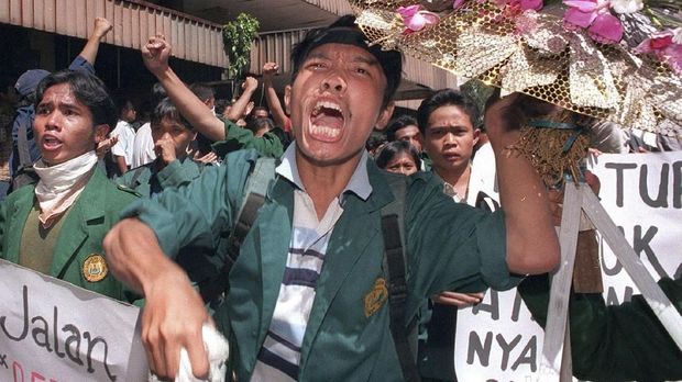 12 Mei 1998, Krisis Ekonomi-Politik Hingga Kejatuhan Rezim