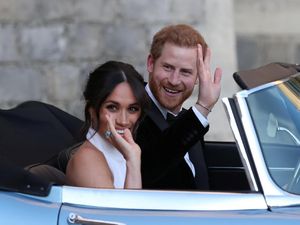 Hormati Ibu Mertua, Meghan Markle Pakai Cincin Putri Diana di Resepsi