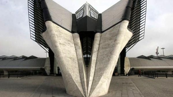 Mirip Pesawat Luar Angkasa hingga Kuil, Bangunan Ini Aslinya Stasiun (Bagian 2)